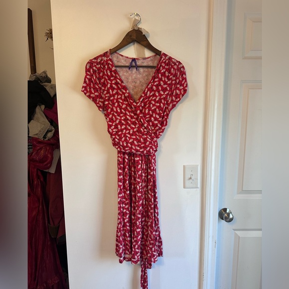 Seraphine Dresses & Skirts - Seraphine Red Floral Nursing Wrap Dress